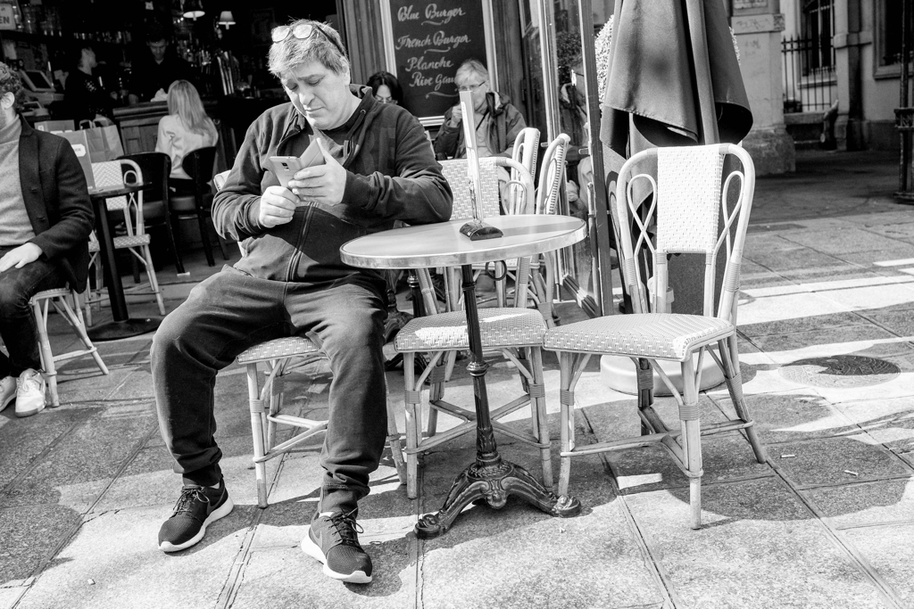 Paris street photography cafe