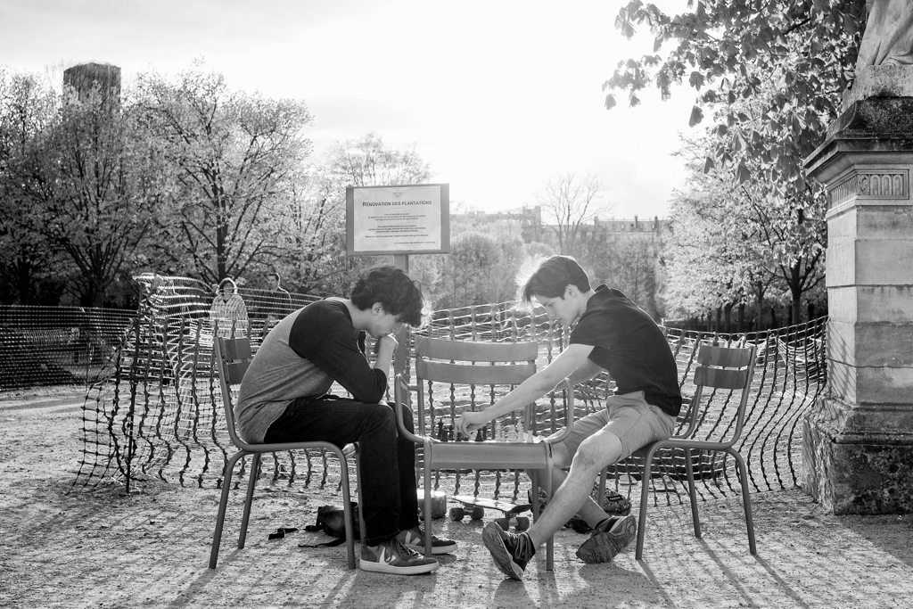 Paris street photography chess players