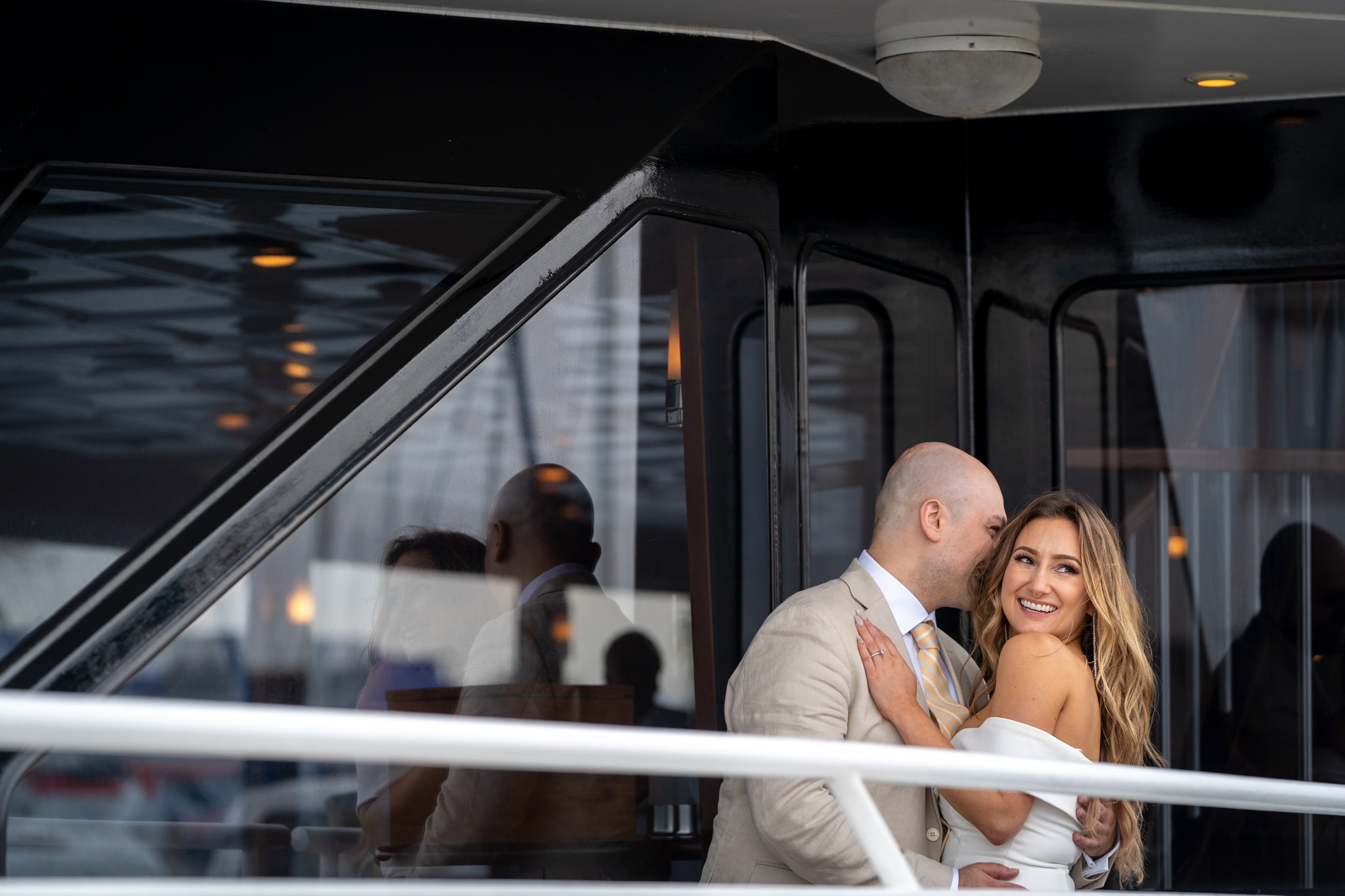couple kissing on Infinity yacht