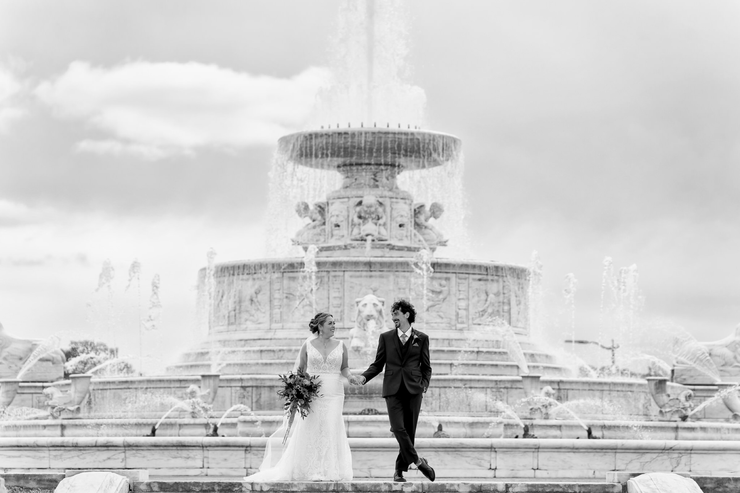 A bride and groom pose in front of the Fountain on Belle Isle.  