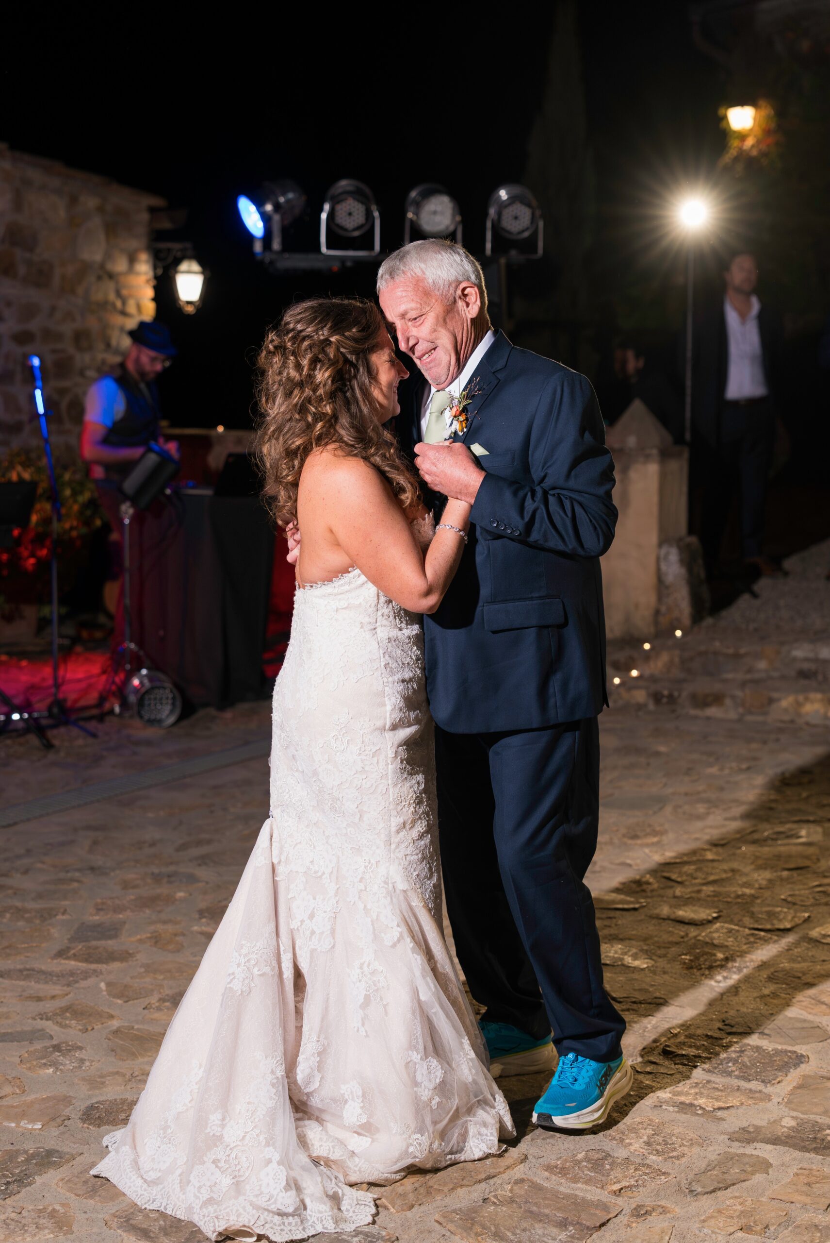 Bride with dad during first dance at Quercia al Poggio wedding