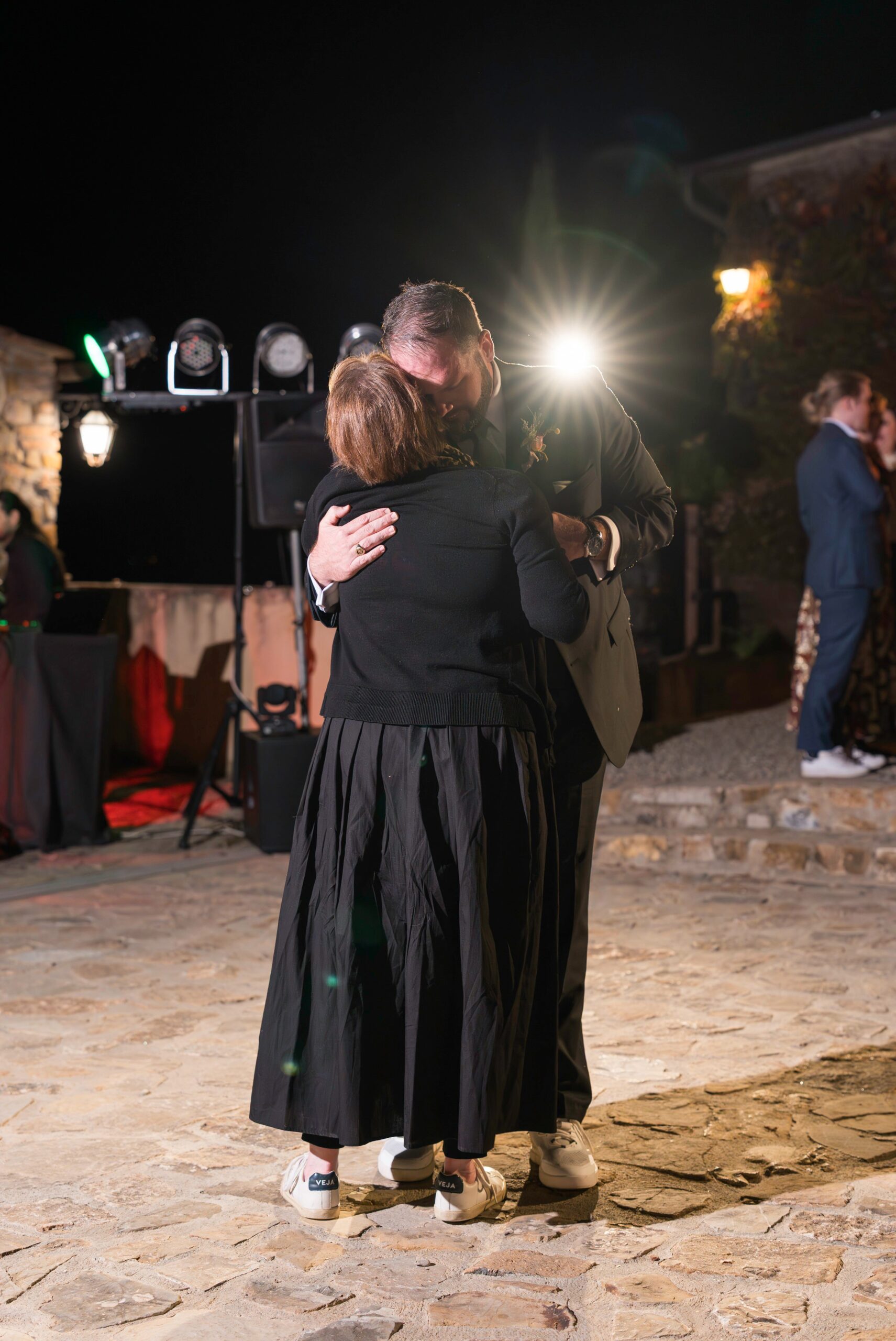 Groom and Mom dance during Quercia al Poggio wedding
